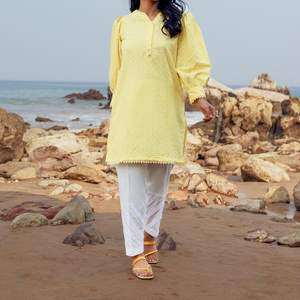 Camisa Amarilla Bordada Chikankari para Mujer, Modelo PS4077, 1 Pieza, Talla S, Blusa Elegante - Product Image 3