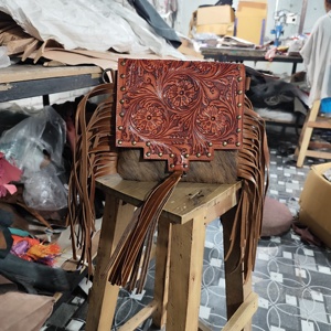 Bolso Bandolera de Cuero Auténtico Estilo Occidental con Diseño de Tallado a Mano, Bolso de Hombro Estilo Western, Bolso Vintage Bohemio para Mujer - Product Image 2