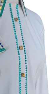 Chemise d'équitation blanche de style western, brodée de strass et de perles, avec détails en cuir - Product Image 3