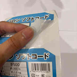 Autocollants en vinyle personnalisés imperméables pour cosmétiques - Étiquettes adhésives pour huiles essentielles - Durables et de haute qualité - Product Image 3