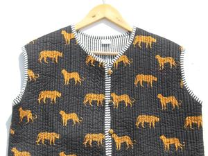 Algodón Tiger Hand Block Hand Made Kantha Print Chaqueta acolchada de algodón Chaqueta de abrigo para mujer - Product Image 2