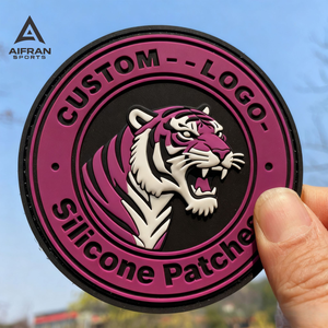 Patch en caoutchouc PVC personnalisé Aifran avec fixation auto-agrippante pour chapeaux, sacs à dos, vêtements – Patch logo durable - Product Image 3