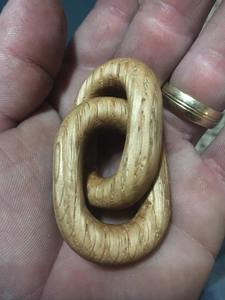 Guirlande décorative en bois de pin avec maillons et perles, maillons en bois sculptés à la main - Product Image 6