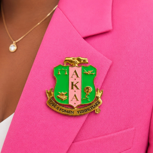 Broche de Metal con Diseño de Escudo Verde, Rosa y Plateado para Mujer, Insignia Esmaltada para Solapa, Joyería Decorativa de Moda, Accesorio de Regalo - Product Image 1