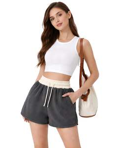 Ensemble décontracté deux pièces pour femme : débardeur court et short à cordon de serrage, gris anthracite et blanc, tenue de détente, fabrication sur mesure, vente en gros - Product Image 1