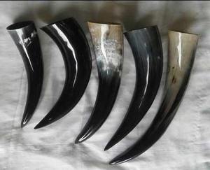 Mug en corne de viking |   Chope à bière artisanale en corne de bœuf véritable |   Support pour tankard en corne de buffle polie, taille personnalisée - Product Image 2