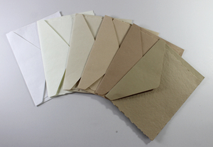 อุปกรณ์การเรียนทำมือ สีสันสดใส กระดาษการ์ดขอบหยัก 250 แกรม พร้อมซองจดหมายเข้าชุด กระดาษรีไซเคิลทำมือจากเส้นใยฝ้าย - Product Image 6