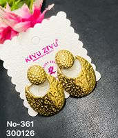 Anting Tusuk Geometris Mutiara Imitasi Berlapis Emas Paduan Baja Tahan Karat Berlian Amerika Wanita Trendi Tahan Air Fashion