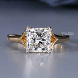 Anillo de Moissanita con Corte Princesa en Oro Amarillo de 14K para Mujer, Lujoso, 3.04 Quilates de Peso Total, 3.95 Gramos, Joyería Fina para Boda o Compromiso - Product Image 3