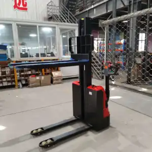 Tam taşınabilir küçük el paleti elektrikli istifleyici Forklift 100kg 500kg kendini yükleme açık ayakta kaldırma ve uzatma ile