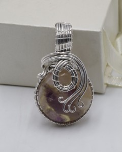 Pendentif en améthyste naturelle avec enroulement en fil de cuivre, bijoux en pierres précieuses faits à la main, taille libre, pendentif en cristal de guérison - Product Image 1
