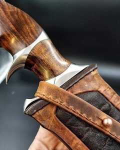 Couteau de chasse Bowie en acier Damas fait main sur mesure avec étui en cuir véritable, couteau de survie pour le camping en plein air - Product Image 4