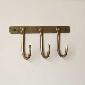 Perchero de Pared de Metal Rústico con 5 Ganchos, Diseño Resistente para Ropa, Ganchos y Rieles de Pared de Latón Antiguo, Decoración del Hogar - Product Image 5