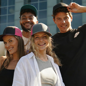 Gorra Trucker Unisex de 6 Paneles con Malla, Corona Estructurada de Perfil Alto, Gorra con Logotipo Personalizado, Ajustable, para Moda y Actividades al Aire Libre - Product Image 2