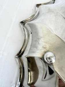 Plato Decorativo de Metal con Acabado Espejo Plateado, Ideal para Servir en la Cocina del Hogar y Decorar la Mesa, Estilo Elegante - Product Image 5