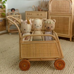 Tendance du moment : Poussette de poupée en rotin écologique arc-en-ciel, chariot de jeu d'imitation avec roues en bois pour la décoration de la maison et de la chambre d'enfant - Product Image 3