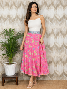 Falda Larga Nivisaa Hecha a Mano en India con Patrón Floral de Seda Reciclada, Cinturón Reversible, Vestido Maxi Transpirable para Uso Casual en Todas las Estaciones - Product Image 1