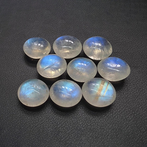 Piedra de Luna Arcoíris Natural, Corte Briolette Redondo, Calibrada, con Fuego Azul, Disponible en Todos los Tamaños - Product Image 3