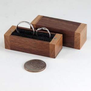 Caja de Anillos de Madera Hecha a Mano con Madera Forestal Sostenible, Caja de Anillos de Madera de Alta Gama para Presentación de Joyas de Diamantes - Product Image 2