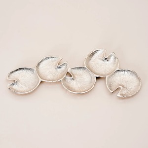 Bol à fruits en métal fait main avec base en forme de feuille, design oriental poli, pour décoration de mariage - Product Image 6