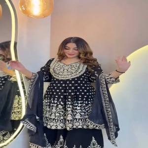 Conjunto de Lehenga VASTRA COTTAGE en Georgette con Lentejuelas y Bordados, Top de Diseñador, Lehenga y Dupatta Cosidos, para Bodas y Fiestas - Product Image 2