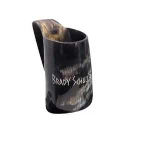 Mug en corne de buffle artisanal Brady Schuller, forme naturelle, poli, sûr pour les aliments, durable, objet d'art de collection - Product Image 1