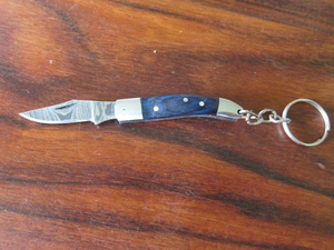 Petit outil utilitaire de poche, accessoire portable quotidien, couteau porte-clés artisanal en acier Damas, lame pliante compacte de qualité supérieure - Product Image 4