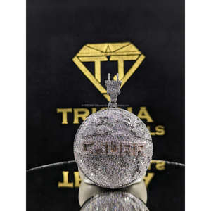 Colgante de globo terráqueo de lujo hecho a mano, completamente cubierto de diamantes VVS cultivados en laboratorio, plata de ley 925, joyería hip hop de Trisha Jewels - Product Image 1
