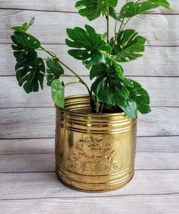 Jardinière noire en métal design avec un solide cadre en fer et un support surélevé pour l'affichage de plantes d'intérieur et d'extérieur - Product Image 3