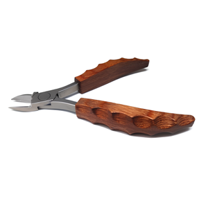 Coupe-ongles fabriqué au Japon avec poignée en bois facile à contrôler pour divers types d'ongles, y compris les ongles incarnés, idéal pour les doigts et les orteils - Product Image 1