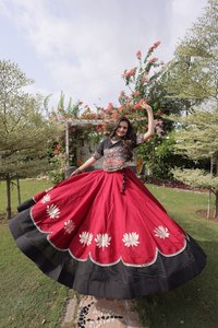 Conjunto de Lehenga Choli Colorido para Navratri, Reversible, Tradicional, Largo hasta el Suelo, Corte Ajustado, para Noches de Dandiya, Fiestas de Diwali y Otras Ocasiones - Product Image 6