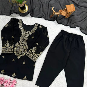 เด็กผู้หญิง เดรสผ้าไหมลายดอกไม้ แขนยาว คอวี แต่งลูกไม้ สำหรับฤดูหนาว ความยาวปานกลาง - Product Image 1