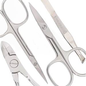 Kit de manucure en acier inoxydable avec coupe-ongles 5 en 1, ensemble portable dans un sac noir, style classique pour adulte - Product Image 3