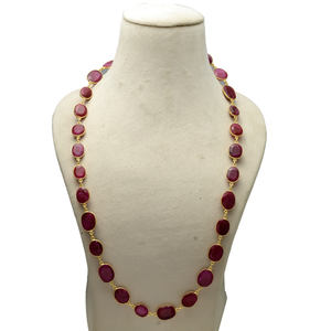 Collier élégant et magnifique pour femme, en laiton plaqué or, avec rubis de haute qualité sertis en clos sans fin de 32 pouces de long, idéal pour les soirées. - Product Image 4