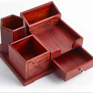 Portacubiertos moderno de madera para decoración de cocina contemporánea que aporta un aspecto limpio y una solución eficiente para el almacenamiento de utensilios. - Product Image 1