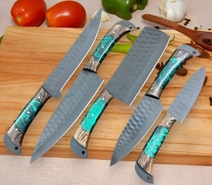 Ensemble de 5 couteaux de cuisine écologiques en acier Damas majestueux, faits à la main, avec manche en bois de rose et étui en cuir véritable - Product Image 3