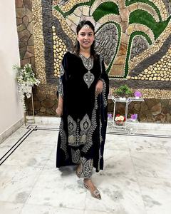 เสื้อปักลายกำมะหยี่สำหรับนักออกแบบด้านล่างสำหรับใส่ทำงานพร้อมแฟชั่น dupatta สีดำจาก fatema - Product Image 6