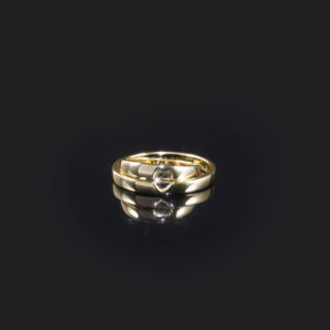 แหวนหมั้นเพชรโมอิสซาไนต์ AMBER JEWELS สำหรับทุกเพศ ทำจากเงินแท้ 925 ทรงบริลเลียนต์ ตัวเรือนแบบหนามเตย ชุบโรเดียม ได้รับการรับรองจาก IGI - Product Image 4