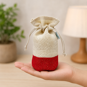 Pochette cadeau personnalisée en jute avec cordon de serrage pour Noël, 15x22cm, sac en toile de jute rouge et lurex doré, vente en gros, OEM, ODM, marque privée, emballage de fêtes - Product Image 5