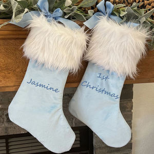 Chaussettes de Noël brodées bleu clair avec bordure en fourrure blanche, décorations en coton doux pour enfants - Product Image 4