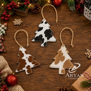 Novedad 2026: Adornos Colgantes para Árbol de Navidad de Cuero Genuino con Pelo de Vaca, Decoración Rústica para el Hogar y Regalos - Product Image 1