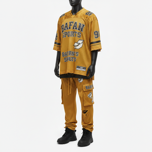 Ensemble haut et bas en jersey et pantalon en polyester premium pour homme, 200 GSM, respirant, couleur moutarde, streetwear, avec logo personnalisé, 2 pièces. - Product Image 4