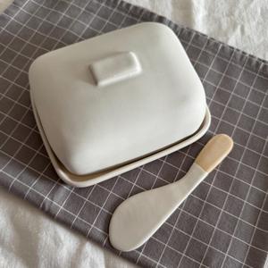 Recipiente Rústico para Mantequilla con Tapa y Base Profunda, Cubierta Segura y Elegante para la Cocina - Product Image 4