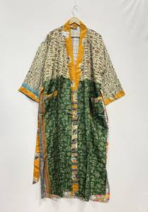 Bata nupcial ligera de seda para mujer, ropa de dormir, bata larga, estampado floral, kimono indio vintage de sari de seda reciclada - Product Image 2