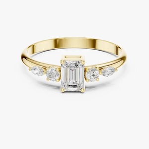Bague de fiançailles en or jaune 9 carats avec diamant de laboratoire taille émeraude de 1,24 carat et cinq pierres latérales taille ronde et taille poire - Product Image 5