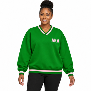 Sweat-shirt universitaire respirant personnalisé Alpha Kapa Alpha Sorority avec logo brodé sur le devant, vert rose, manches longues pour femme - Product Image 1