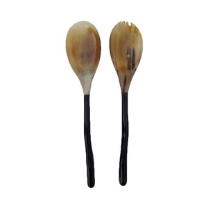Cuillère à salade en corne de buffalo de haute qualité, cuillère et fourchette à salade de cuisine faites à la main avec poli pour une utilisation à la main - Product Image 1