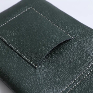 Bolso Bandolera de Cuero Negro Clásico y Elegante para Mujer con Cierre de Broche y Diseño Protector - Bolso de Viaje Bandolera Verde de Cuero - Product Image 3