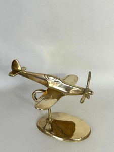 Modèle d'avion Art Déco vintage en aluminium, artisanal, figurine décorative en métal de haute qualité pour la décoration intérieure - Product Image 3