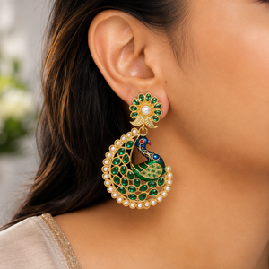Pendientes de Ónix Verde Claro con Forma de Pavo Real y Borde de Perlas, Directo de Fábrica |   Joyería india de latón chapada en oro - Product Image 2
